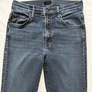 MOTHER Insider Crop Step Fray, dark washed black